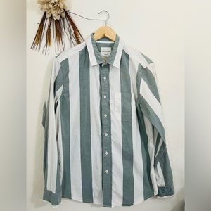 American Eagle Green Striped Oxford Button Down Size Medium